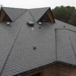 Es recomendable contratar a un profesional para el mantenimiento de un tejado